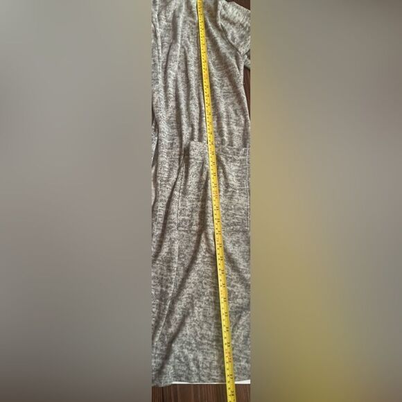 Born Shawl Collar Robe Sz L/XL Gray Pockets Knee Length - Picture 6 of 7